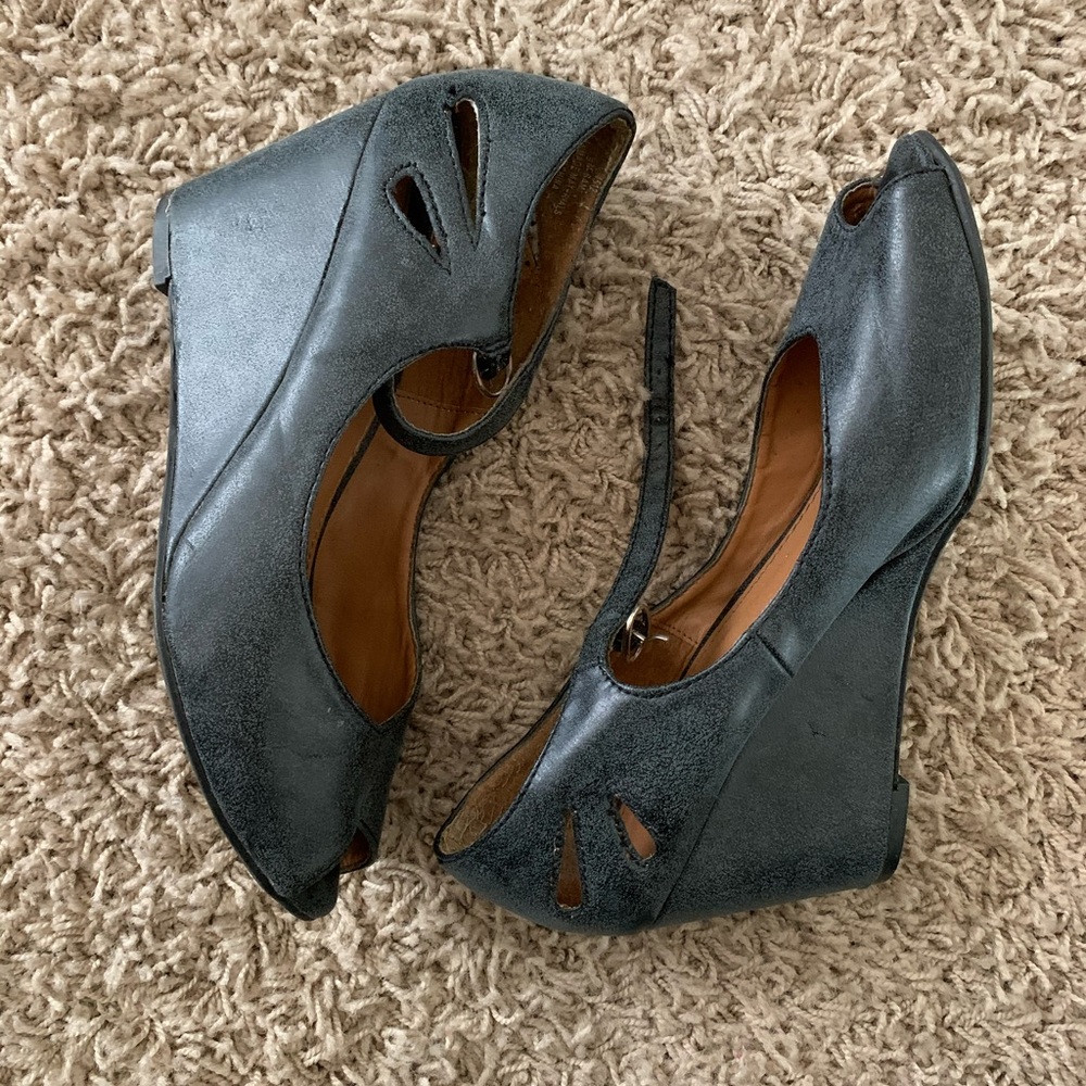 Vintage style Peep Toe Wedges